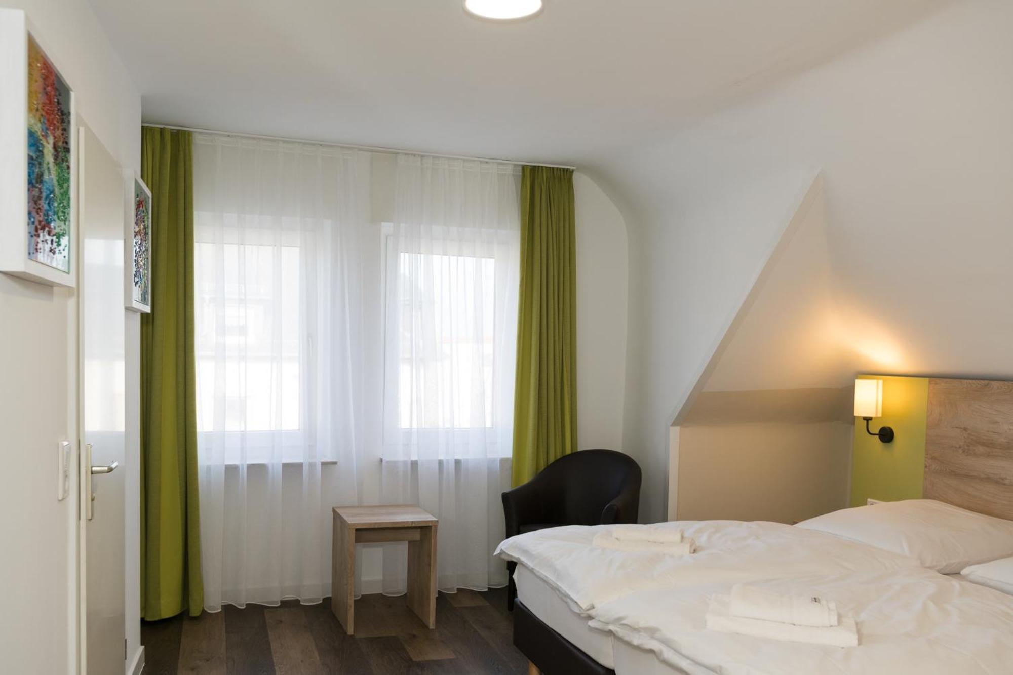 Roca Restaurant Und Hotel Bommersheim Esterno foto