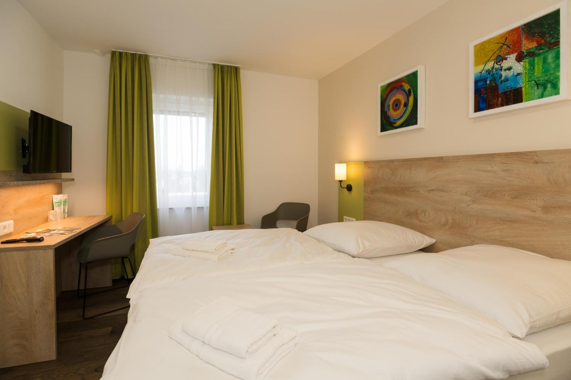 Roca Restaurant Und Hotel Bommersheim Esterno foto